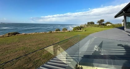 Relax at "Rocky Point" - a private, modern home w/cliff views of the Tasman Sea.