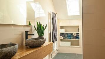 Shower, hair dryer, towels, toilet paper