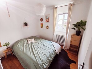 3 slaapkamers, een strijkplank/strijkijzer, wifi, beddengoed