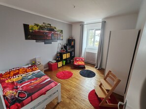 3 bedrooms, iron/ironing board, WiFi, bed sheets - 3 Bedroom Private vacation home in Lannion (Lannion)