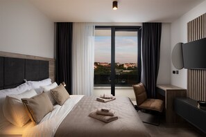 4 chambres, fer et planche à repasser, Wi-Fi, draps fournis