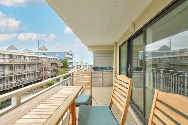 Property grounds - Salty Sands 306 is a beautiful Ocean Block Condo just a short stroll to the beac (Ocean City)