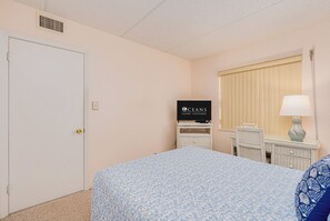2 habitaciones, escritorio, tabla de planchar con plancha y wifi gratis 