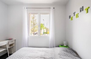 4 室のベッドルーム、WiFi、ベッドシーツ