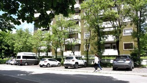 A multi-story residential building with balconies, parked cars, and trees. - VACATION HOME EL'GIO HOME PORDENONE (Pordenone)
