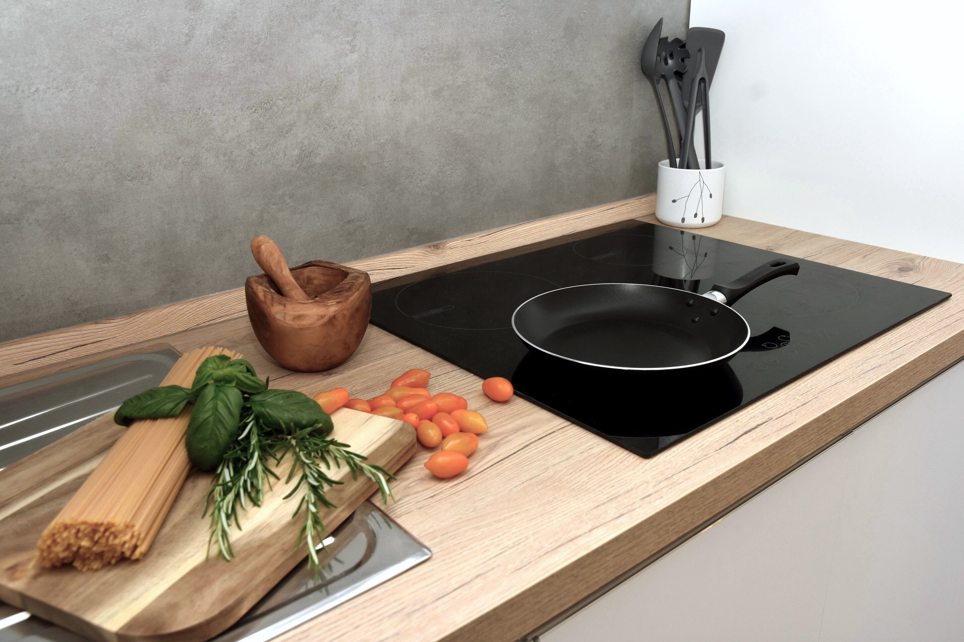 冰箱、烤箱、炉灶、电热水壶