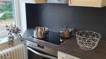 Geladeira, micro-ondas, fogão, cooktop