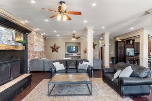 Smart-TV, peis, videospill og DVD-spiller