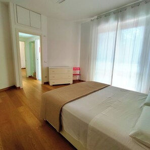 1 soverom, strykejern/-brett, wi-fi (inkludert) og sengetøy