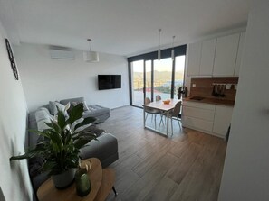 TV - Bay View Village - Villa Eléanore 1 (Žvinje)