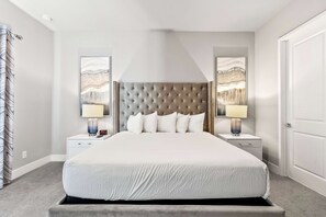 3 bedrooms, iron/ironing board, travel cot, WiFi - Spacious 3BR in Reunion Resort – Minutes from Disney! (Kissimmee)