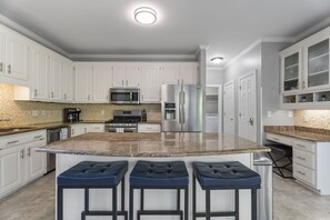 Fridge, microwave, oven, stovetop - Percy Manor - Pool, Fire Pit, Games and More! (Raleigh)