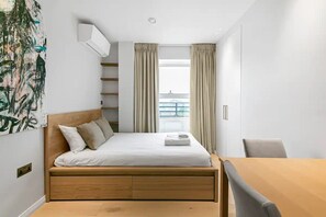 2 bedrooms, desk, iron/ironing board, free WiFi - Luxury flat with view, Battersea - Pass the Keys (London)