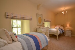 3 Schlafzimmer, Bügeleisen/Bügelbrett, Reisekinderbett, WLAN