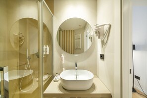 Douche, douche cascade, articles de toilette (gratuits)