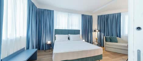 Family Studio Suite, Non Smoking, City View | In-room safe, laptop workspace, blackout curtains, soundproofing