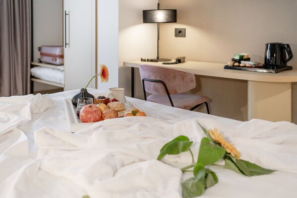 Comfort Double or Twin Room, Non Smoking, City View | Frette Italian sheets, premium bedding, down comforters - BISCARDI HOTEL (Bari)