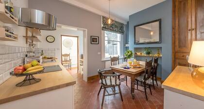 Boutique Three Bedroom Holiday Cottage in Conwy | Tŷ-Twr