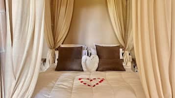 Honeymoon Room, Garden View | 1 bedroom, bed sheets