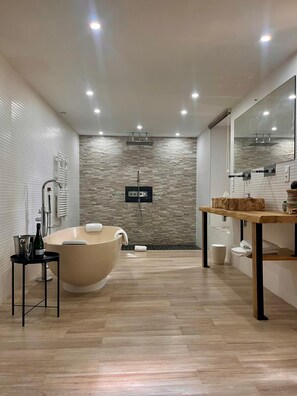 Habitación de luna de miel, vistas al jardín | Baño | Toallas