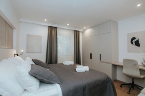 2 slaapkamers, een bureau, een strijkplank/strijkijzer, gratis wifi