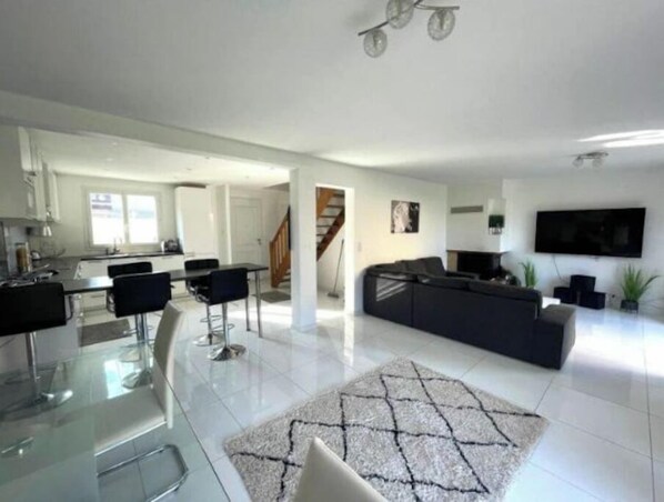 Living area - Location Très Grande Maison Pour les JO Juillet et Août 2024 (Lagny-sur-Marne)