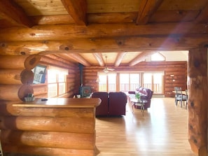 Smart TV, fireplace - Privacy @ Bras d’Or Lake Eagle House Chalet (Saint Peter`s)