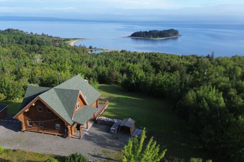 Privacy @ Bras d’Or Lake Eagle House Chalet