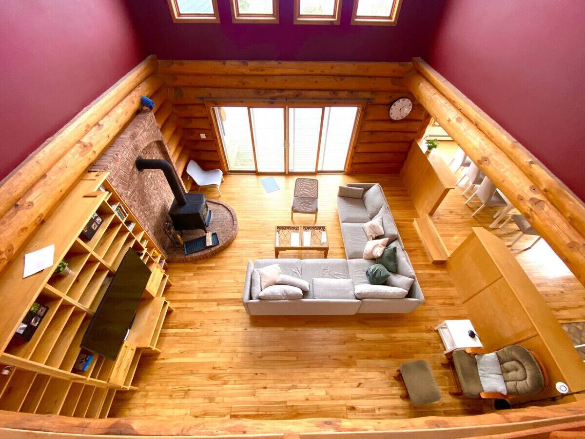 Smart TV, fireplace, stereo
