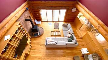Smart TV, fireplace, stereo