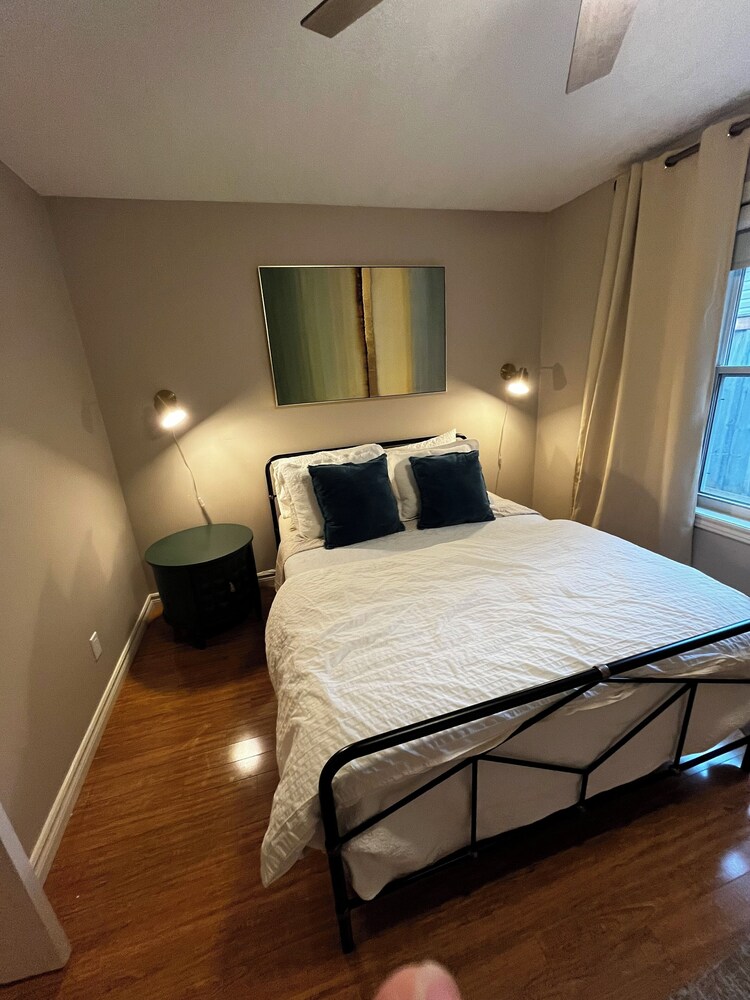 Charming Poolside Hideaway 1bedroom Apartment Waterloo Vrbo