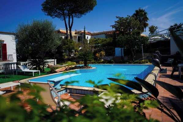 Alberca al aire libre por temporada 