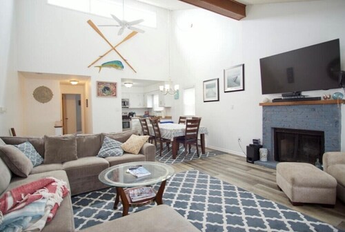 Sea Isle City 4 BR 2 BA, open floor plan, short walk to beach, end of promenade