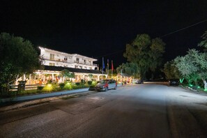 Front of property - Nika Hotel Rradhime (Orikum)