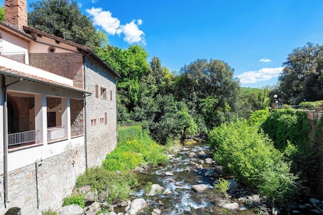Property grounds. Exclusive Resort, Pool & Waterfall - A12