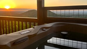 A balcony with a view of the sunset over a mountainous landscape. - Breathtaking Views!  Spacious Cabin, HotTub, pool table near PF & Gatlinburg ⛰️ (Sevierville)