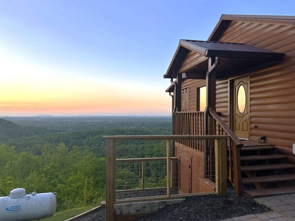 A wooden cabin with a balcony overlooking a forested valley. - Breathtaking Views!  Spacious Cabin, HotTub, pool table near PF & Gatlinburg ⛰️ (Sevierville)