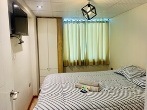 2 bedrooms, iron/ironing board, free WiFi, bed sheets