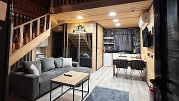 Basic Bungalow, Mountain View | Living area | TV
