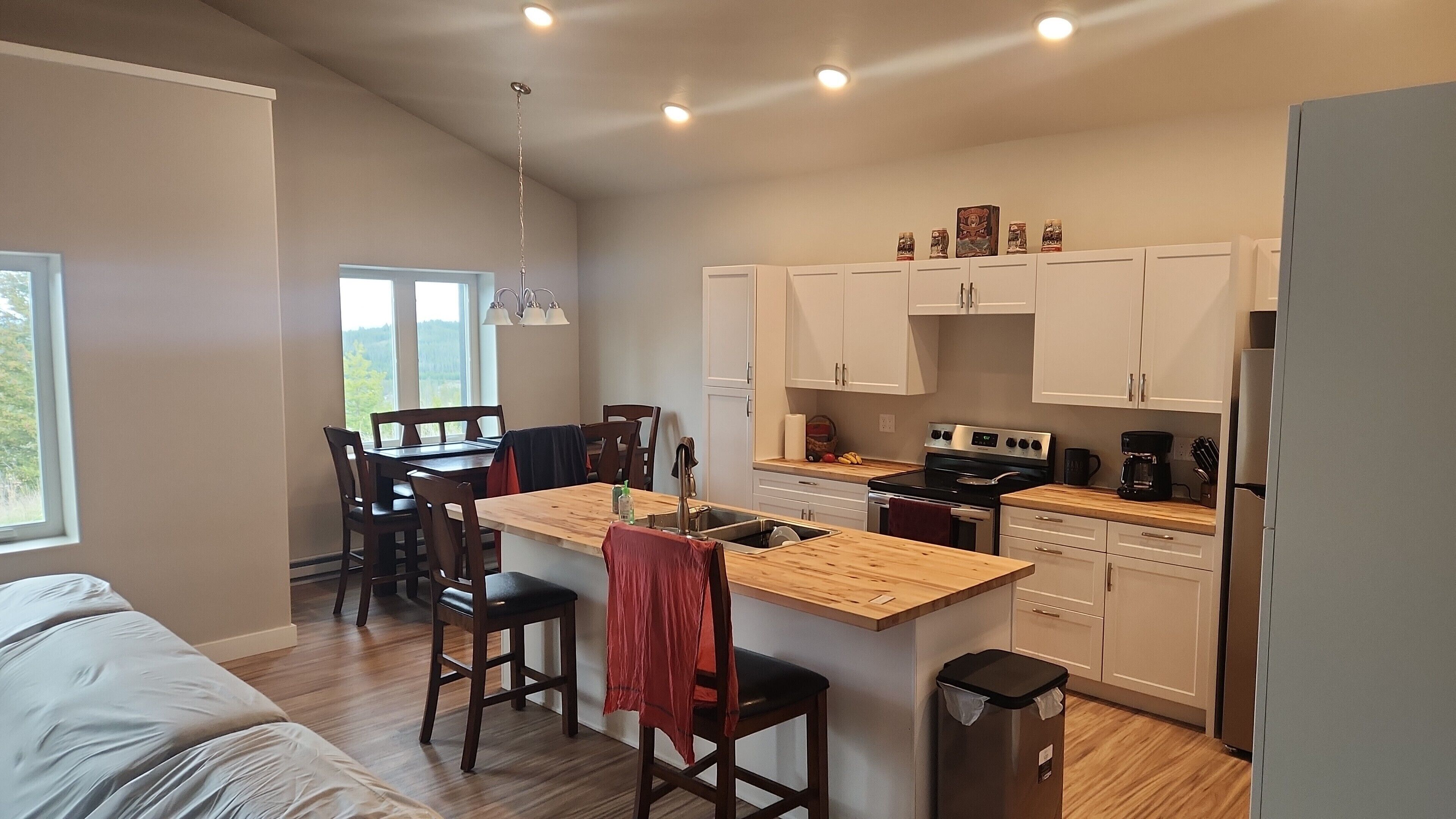 ثلاجة، ميكروويف، فرن، موقد طهي مسطح