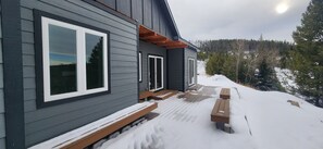Exterior - Cozy home with amazing views, close to Discovery Ski Area.
Pet Friendly
(Anaconda)