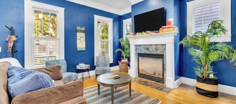 1537- 1 Mile to Vystar, Dailys, Arenas, Entertaining, Pet Friendly, Sleeps 10