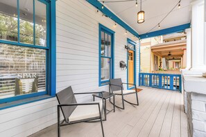 Terrace/patio - 1537- 1 Mile to Vystar, Dailys, Arenas, Entertaining, Pet Friendly, Sleeps 10 (Jacksonville)