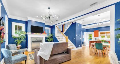 1537- Trend Setter, Entertain Your Heart Away, 1 Mile to Arenas, Pet Friendly