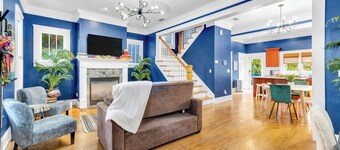 1537- Trend Setter, Entertain Your Heart Away, 1 Mile to Arenas, Pet Friendly