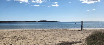 Family Cottage Big yard w\Fire Pit & Outside Shower Walk to beaches 1PVT Pets OK