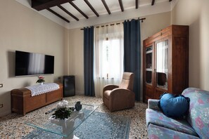 Smart TV, fireplace, books - "A CASA DI FRANCA" PRIVATE VILLA IN CHIANTI
A RURAL REFUGE FOR FAMILIES (Gambassi Terme)