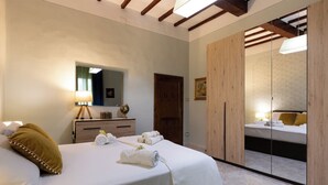 A bedroom with a bed, a dresser, a mirror, and a wardrobe. - "A CASA DI FRANCA" PRIVATE VILLA IN CHIANTI
A RURAL REFUGE FOR FAMILIES (Gambassi Terme)