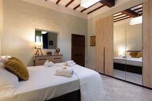 4 dormitorios, tabla de planchar con plancha, cuna de viaje y wifi