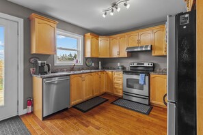 Private kitchen - Cozy Home Away From Home (St. John's)